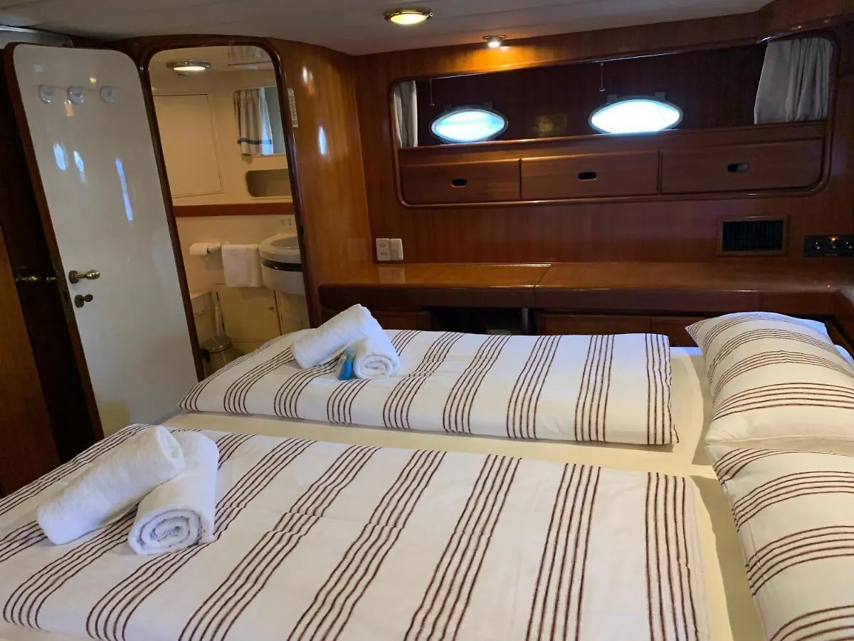 Botel Luna Badalona